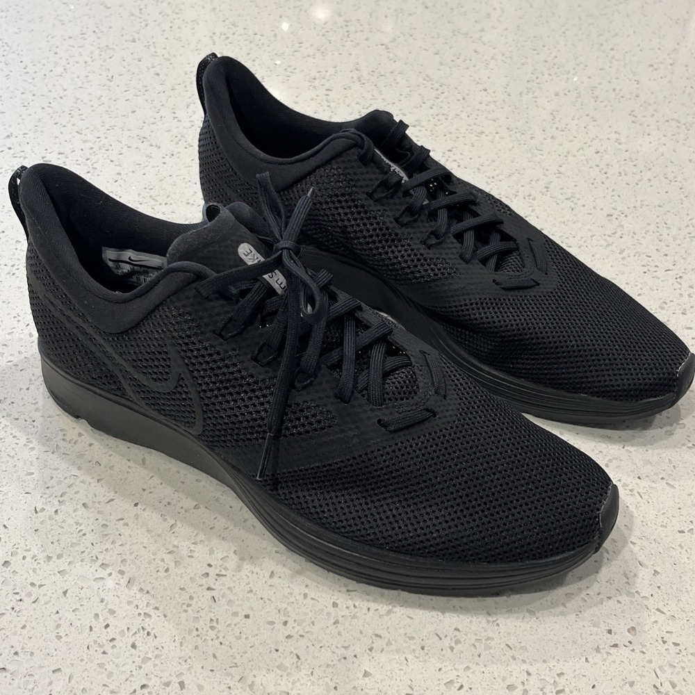 Nike Zoom Strike Running Triple Black Sneakers AJ0189-010 Mens Size 11